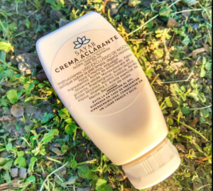 Envase de crema aclarante de Sayab