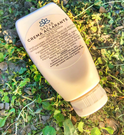 Envase de crema aclarante de Sayab