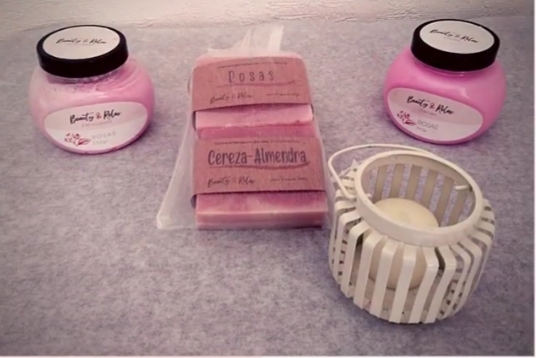 Kit de exfoliante facial de rosas + crema de rosas + 2 jabones artesanales iguales o diferentes