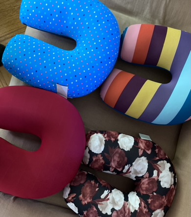 ALMOHADA PARA CUELLO, FORMA DE HERRADURA RELLENA DE MICROPERLAS